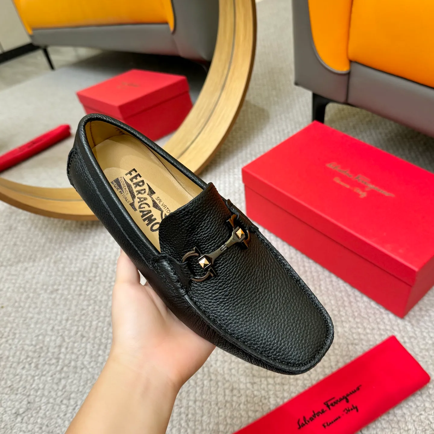 Men's men's shoes 💰420 (Yangli) Ferragamo 〰Ferragamo 2⃣️0⃣️2⃣️5️⃣ New series 👊🏻 Upper 🇮🇹 Italian imported calfskin, original outsole molding. Water-dyed sheepskin lining. The identity of every successful man is set off, and the upper and lower shoes are elegant and stable🚶🏻🚶🏻The high-end custom counter original replica is an eternal classic🔍️Number of codes: 38-46 with counter packaging